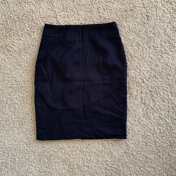 Navy Pencil Skirt: H&M - Picture 2 of 3